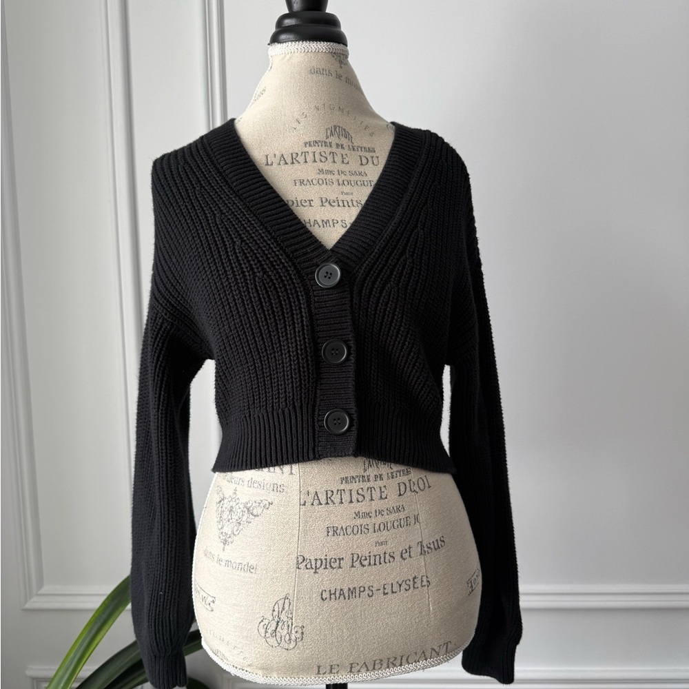 H&M V neck cropped Knit cardigan - Picture 2 of 5